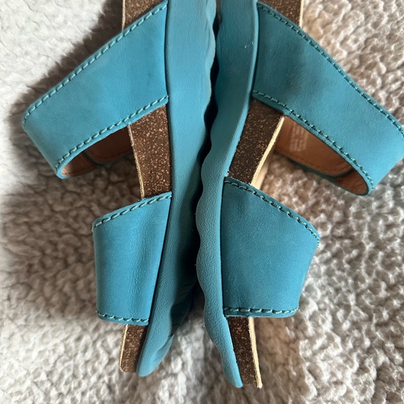 Dansko Blue and Tan Sandals Sleek Leather Design - Picture 2 of 6